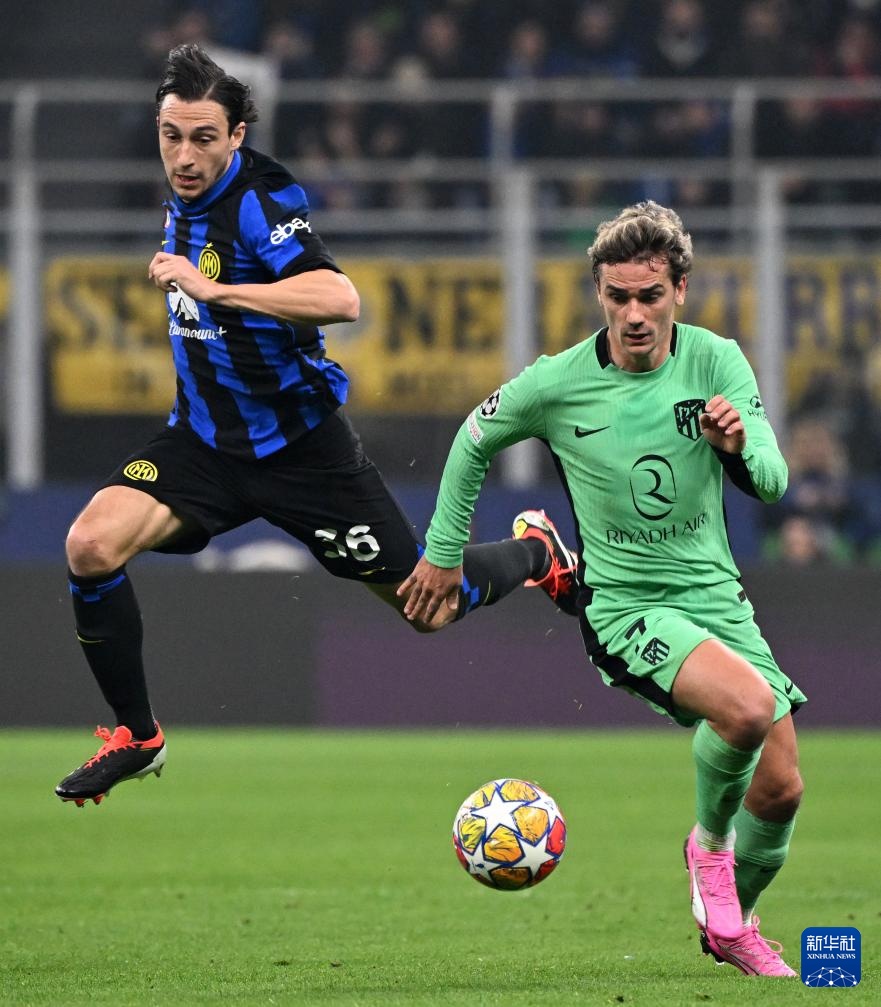 场三人围抢 场三人围抢