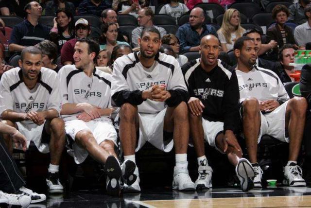 配合球队外 配合球队外